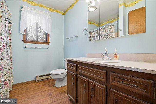 704 RAINBOW TER, Effort, PA 18330