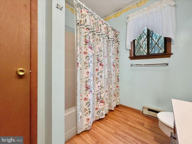 704 RAINBOW TER, Effort, PA 18330