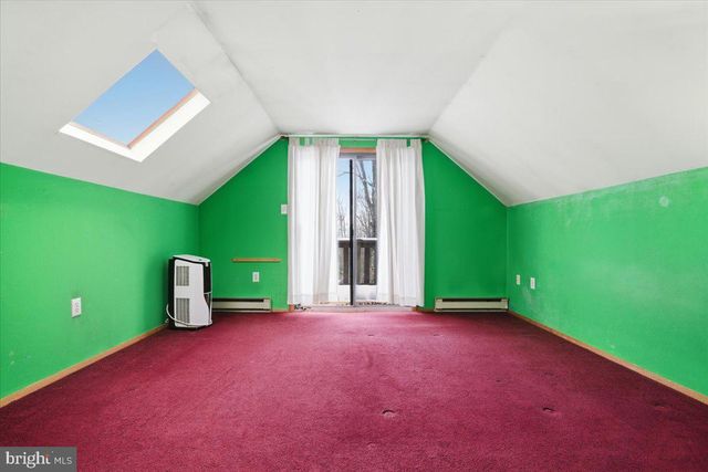 704 RAINBOW TER, Effort, PA 18330