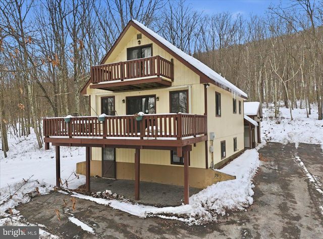 704 RAINBOW TER, Effort, PA 18330