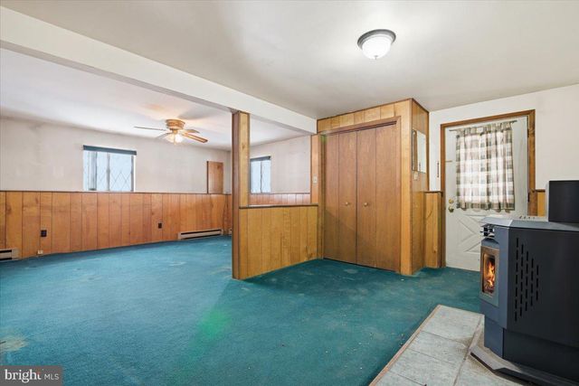 704 RAINBOW TER, Effort, PA 18330