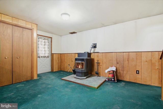 704 RAINBOW TER, Effort, PA 18330