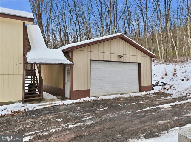 704 RAINBOW TER, Effort, PA 18330