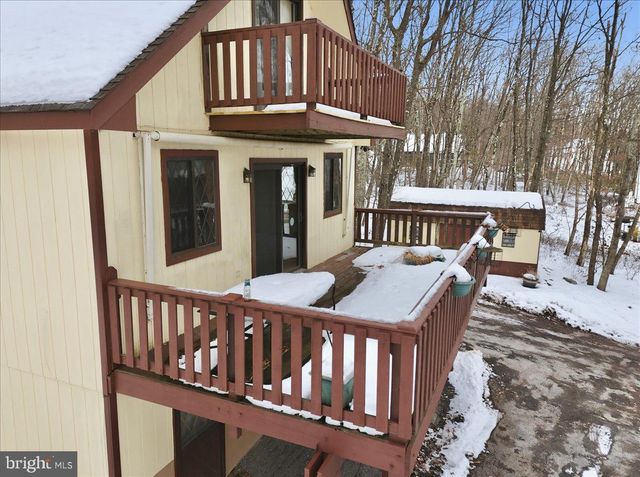 704 RAINBOW TER, Effort, PA 18330