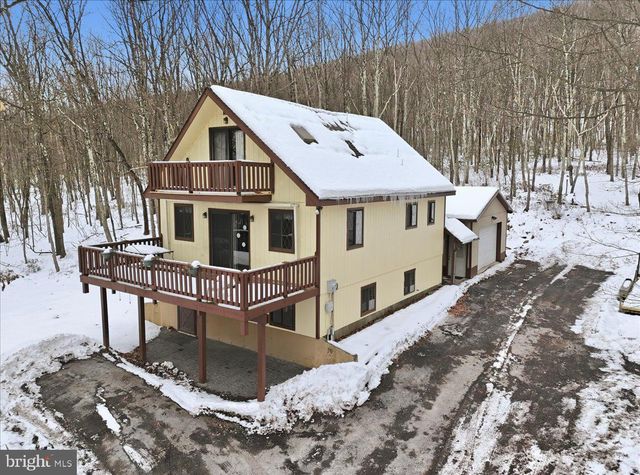 704 RAINBOW TER, Effort, PA 18330