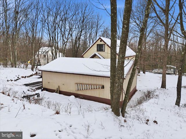 704 RAINBOW TER, Effort, PA 18330