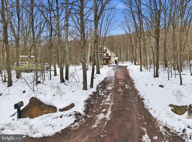 704 RAINBOW TER, Effort, PA 18330