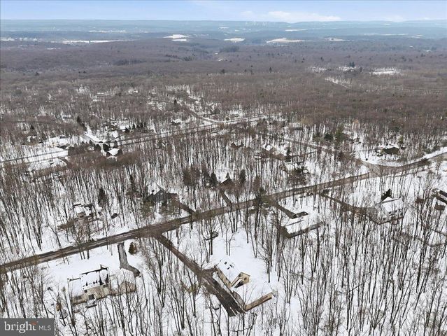 704 RAINBOW TER, Effort, PA 18330