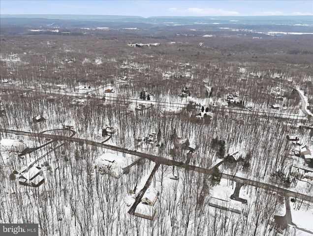 704 RAINBOW TER, Effort, PA 18330