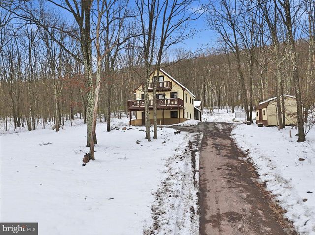 704 RAINBOW TER, Effort, PA 18330