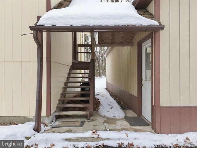 704 RAINBOW TER, Effort, PA 18330