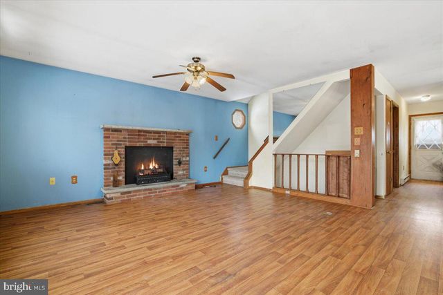 704 RAINBOW TER, Effort, PA 18330