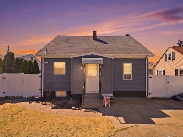 113 Woodside Avenue, Pawtucket, RI 02861