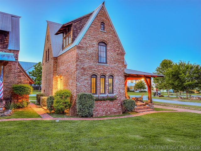 43 Redbud Street D, Carlton Landing, OK 74432