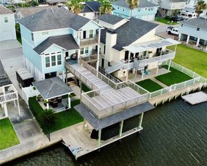1177 Sailfish Street, Bayou Vista, TX 77563