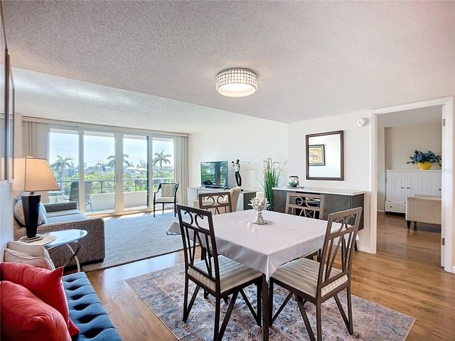 6415 MIDNIGHT PASS ROAD 306, Sarasota, FL 34242