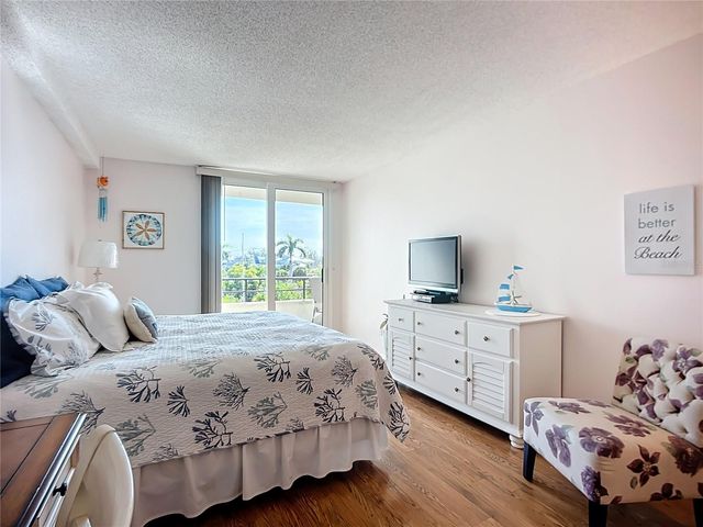 6415 MIDNIGHT PASS ROAD 306, Sarasota, FL 34242