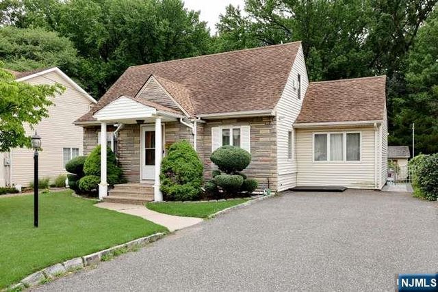 212 Washington Avenue, Elmwood Park, NJ 07407