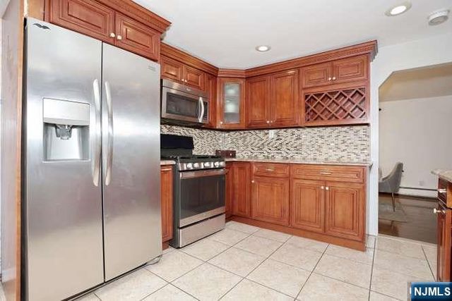 212 Washington Avenue, Elmwood Park, NJ 07407