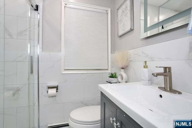 212 Washington Avenue, Elmwood Park, NJ 07407