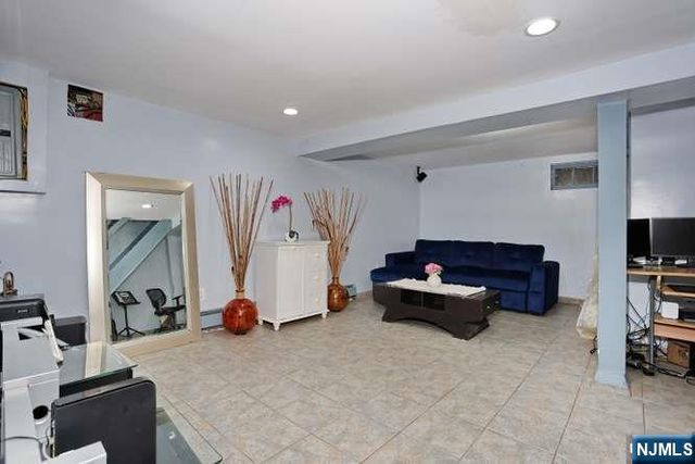 212 Washington Avenue, Elmwood Park, NJ 07407