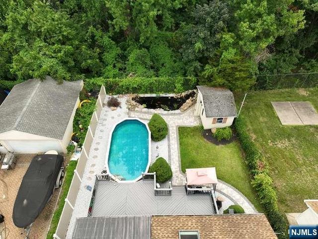 212 Washington Avenue, Elmwood Park, NJ 07407