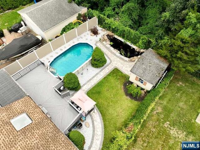 212 Washington Avenue, Elmwood Park, NJ 07407