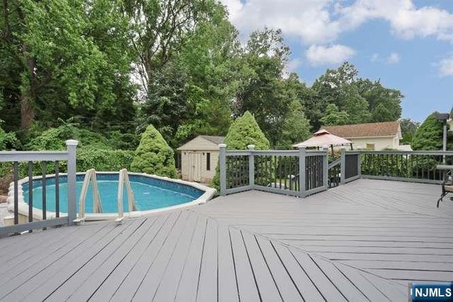 212 Washington Avenue, Elmwood Park, NJ 07407