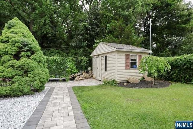 212 Washington Avenue, Elmwood Park, NJ 07407