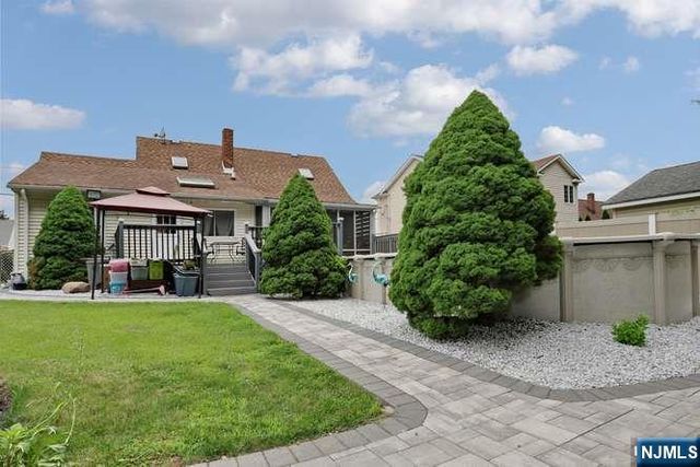 212 Washington Avenue, Elmwood Park, NJ 07407