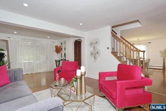 212 Washington Avenue, Elmwood Park, NJ 07407