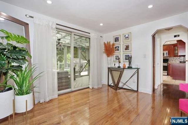 212 Washington Avenue, Elmwood Park, NJ 07407