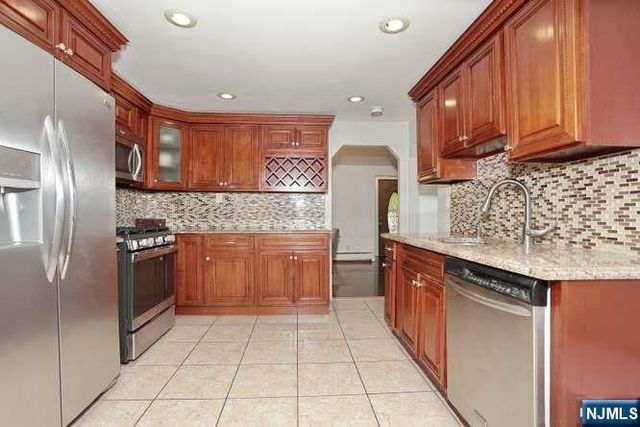 212 Washington Avenue, Elmwood Park, NJ 07407