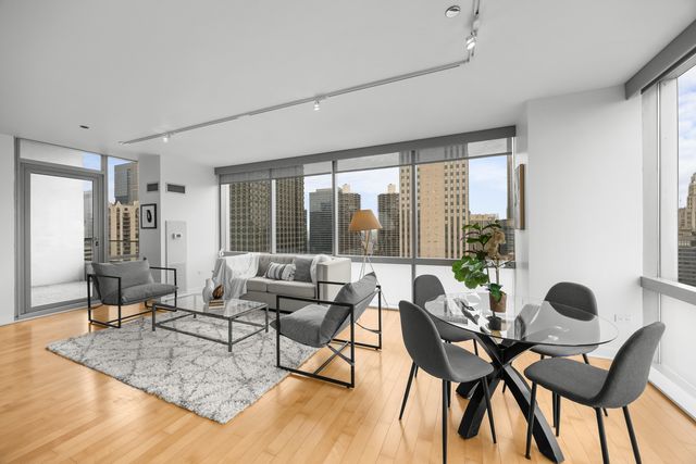 8 E RANDOLPH Street 3301, Chicago, IL 60601