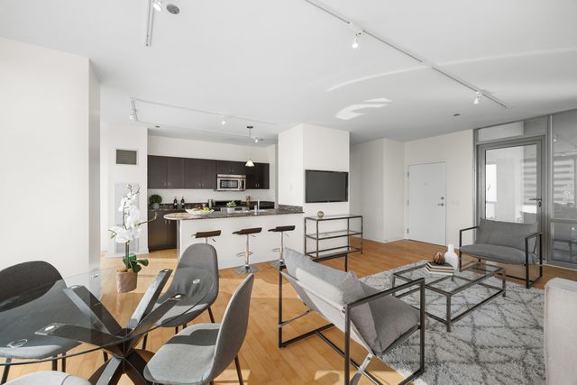 8 E RANDOLPH Street 3301, Chicago, IL 60601