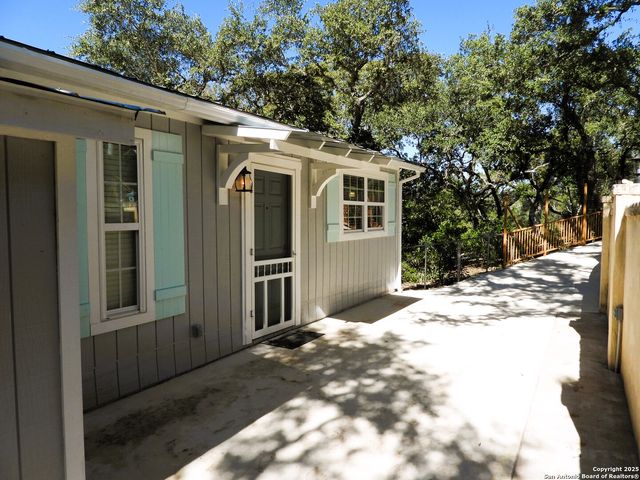 196 Whispering Oak Lane, Lakehills, TX 78063