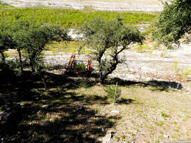 196 Whispering Oak Lane, Lakehills, TX 78063