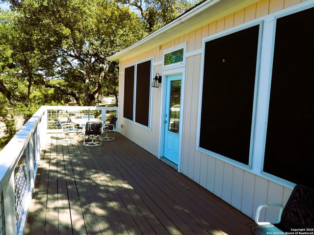 196 Whispering Oak Lane, Lakehills, TX 78063