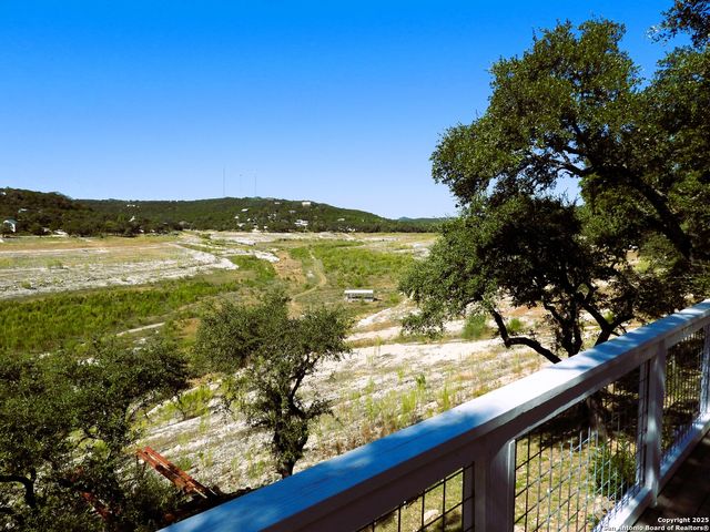 196 Whispering Oak Lane, Lakehills, TX 78063