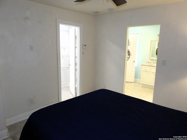 196 Whispering Oak Lane, Lakehills, TX 78063