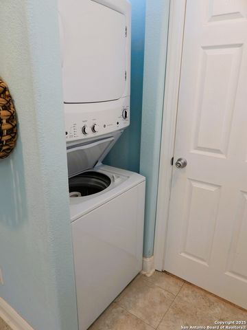 196 Whispering Oak Lane, Lakehills, TX 78063