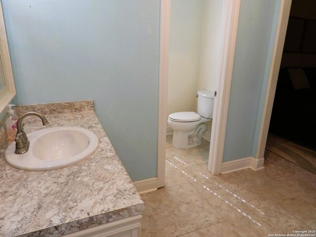 196 Whispering Oak Lane, Lakehills, TX 78063