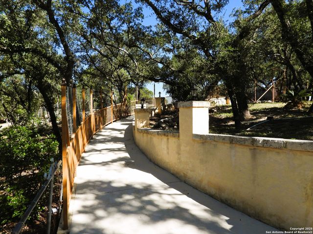 196 Whispering Oak Lane, Lakehills, TX 78063