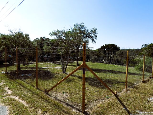 196 Whispering Oak Lane, Lakehills, TX 78063