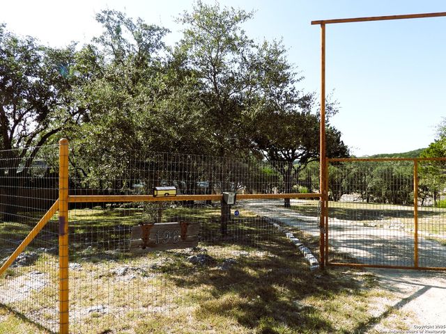 196 Whispering Oak Lane, Lakehills, TX 78063