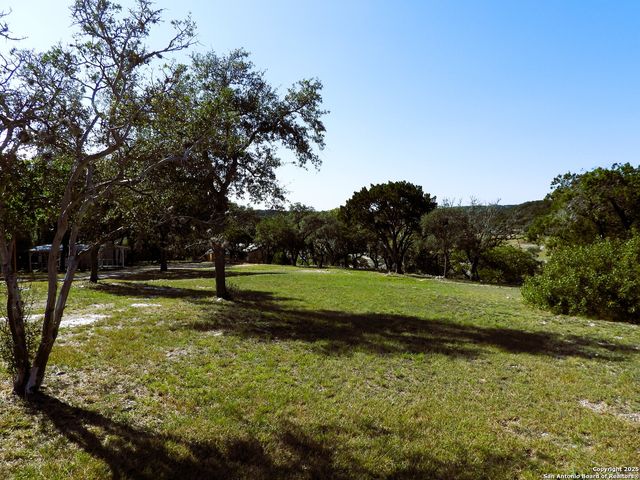 196 Whispering Oak Lane, Lakehills, TX 78063