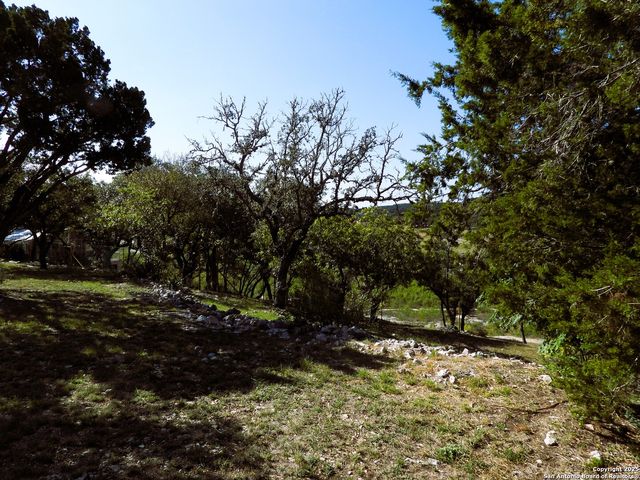 196 Whispering Oak Lane, Lakehills, TX 78063