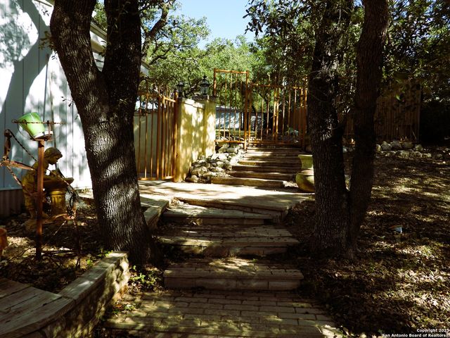 196 Whispering Oak Lane, Lakehills, TX 78063