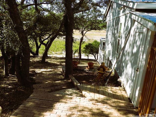 196 Whispering Oak Lane, Lakehills, TX 78063