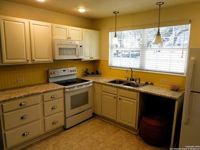 196 Whispering Oak Lane, Lakehills, TX 78063